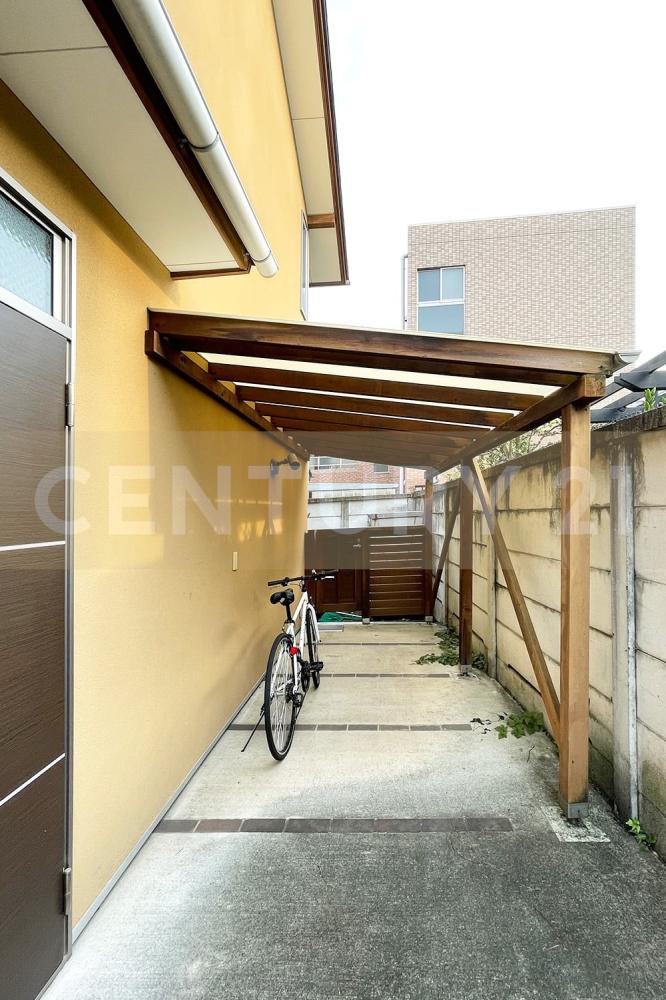 �����s�L����G�i���J�Q���ڂ̃A�p�[�g�̂��̑����L����