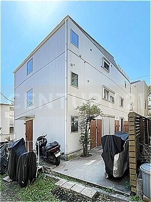 �����s�L����G�i���J�R���ڂ̃A�p�[�g�̌����O��