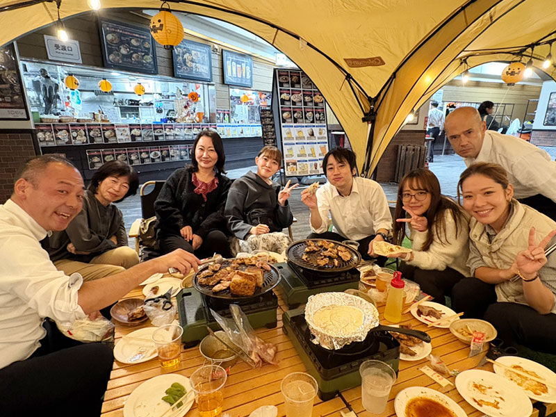 秋のビアガーデンBBQ 池袋東武百貨店 屋上スカイデッキ広場 食べ放題メニュー アウトドア パキラハウススタッフ