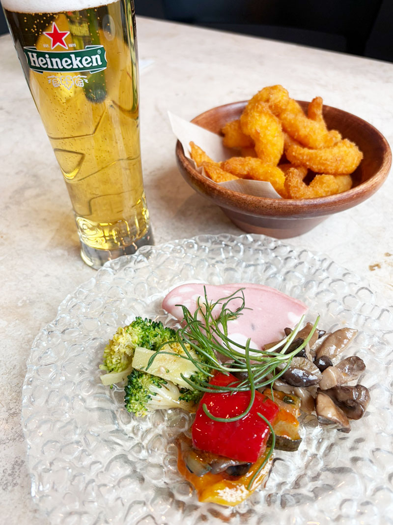 トヨタマヴィラ UPMARKET 練馬区豊玉 手ぶらでBBQ 焼き立てピザ 自家製ピザ ランチ 水牛モッツァレラチーズのマルゲリータ クワトロフォルマッジ