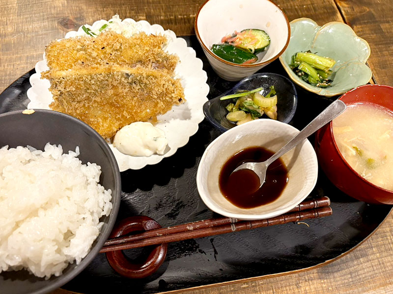 東通り 和食屋 和食屋さん ランチ お昼ごはん 人気店 予約が必要なお店 初来店 五島列島アジフライ お刺身盛り合わせ 本鮪頬肉 キントキダイ ホタルイカ沖漬け ウツボ 新潟県産 新米 新之助 炊き立てごはん パキラハウス
